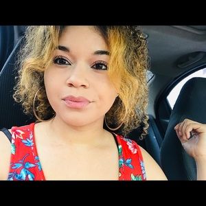 Meet your Posher, Elizabeth